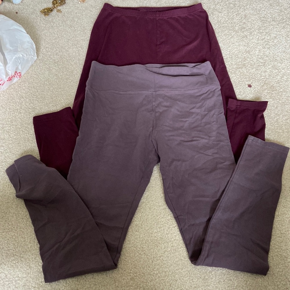 2 pairs of leggings